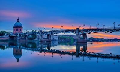 图卢兹的暮色  |  加龙河对面的圣皮埃尔桥，图卢兹，法国 (© Image Professionals GmbH/Alamy) - 2025/05/18
